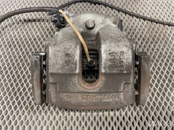 Суппорт передний левый Bmw X3 E83 M54 2005