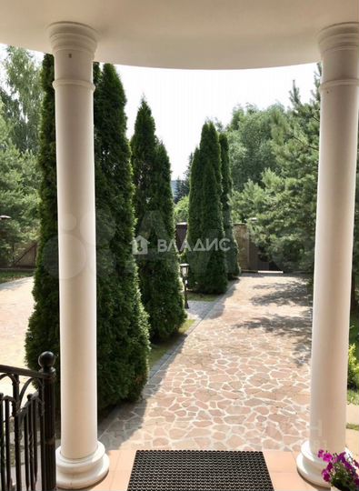 Дом 400 м² на участке 18 сот.