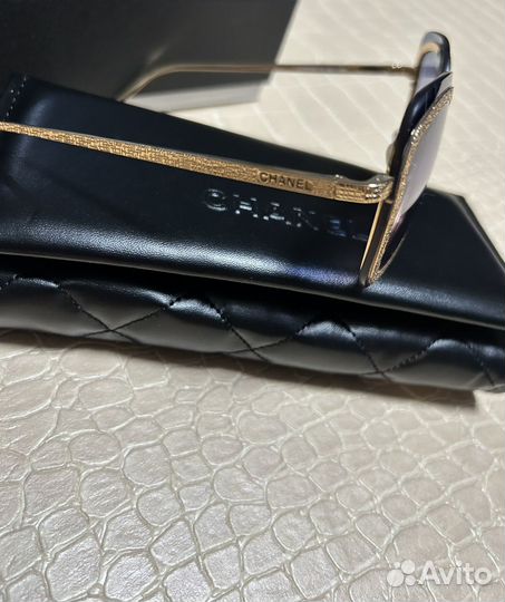 Солнцезащитные очки Chanel