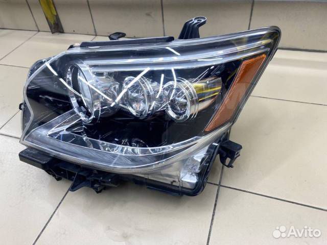 Передня левая фара на Lexus