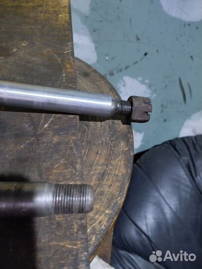 Оси переднего и заднего колеса Урал Днепр