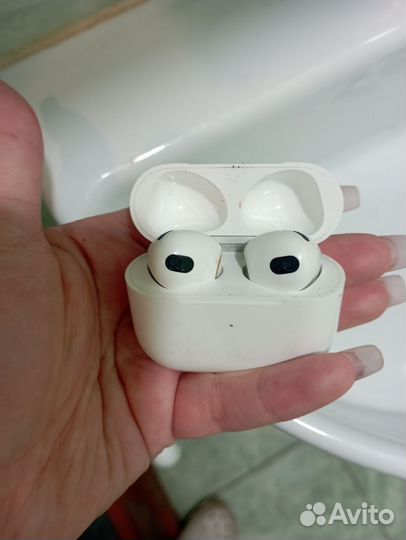 Беспроводные наушники apple airpods