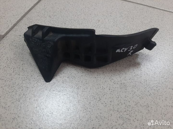 Уголок лобового стекла R Camry 30 (2001-06) Европа