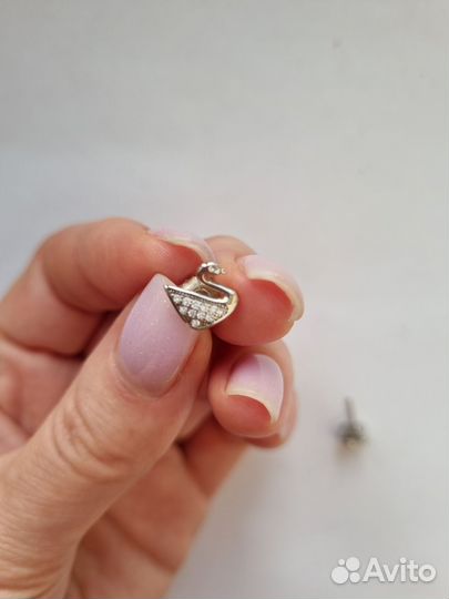 Серьги серебряные лебеди гвоздики с фианитами