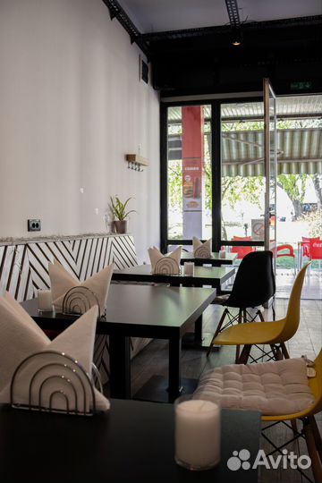 Действующее кафе в центре Белграда (Сербия)