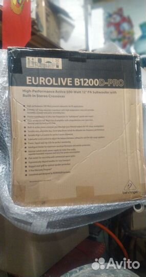 Активный сабвуфер Behringer d1200b PRO