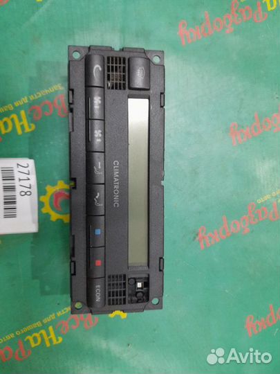 Блок управления климат-контролем Skoda Octavia A4