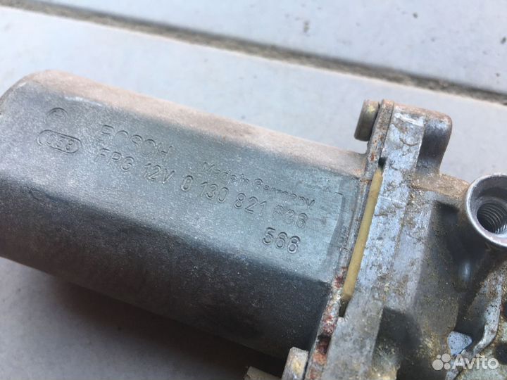 Моторчик стеклоподъемника задний прав meredes W202