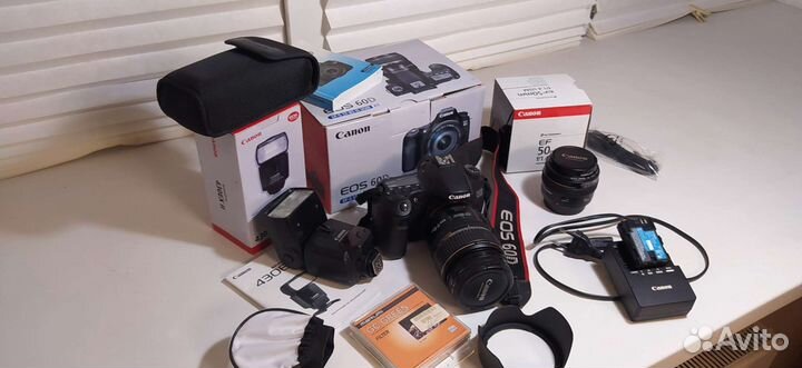 Фотоаппарат canon eos 60d. К нему прилож. На фото
