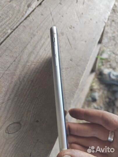Телефон iPhone 11