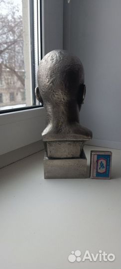 Бюст Маяковского