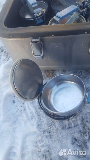 Термоконтейнер с набором посуды из нержавейки