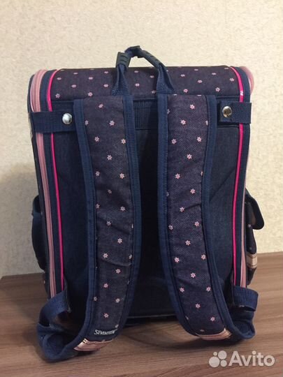 Портфель фирменный, легкий, отл.сост.для девочки