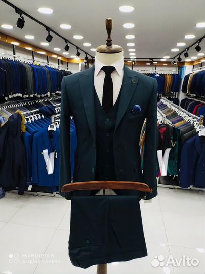 Мужской костюм свадебный офисный