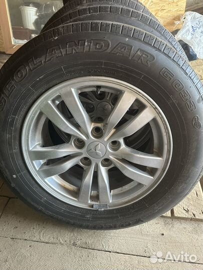 Michelin Defender 215/70 R16