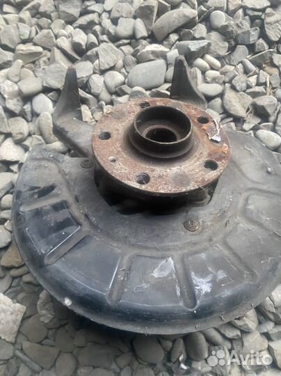 Правый передний поворотный кулак octavia A5