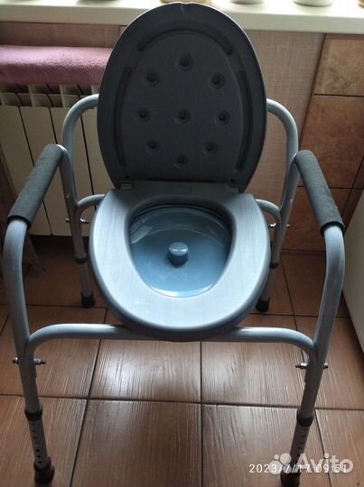 Кресло туалет для маломобильных людей