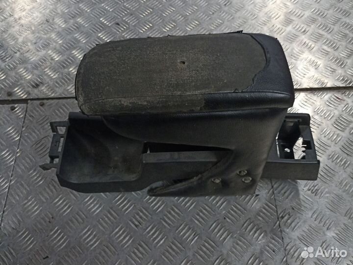 Подлокотник пассат
