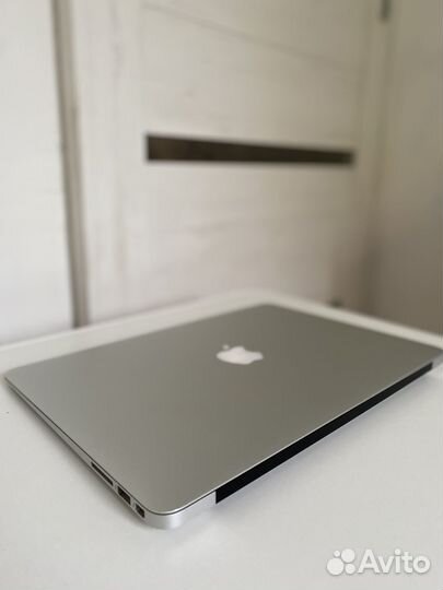 Macbook Air (13-inch, Early 2014)