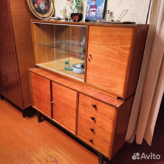 Шкаф сервант