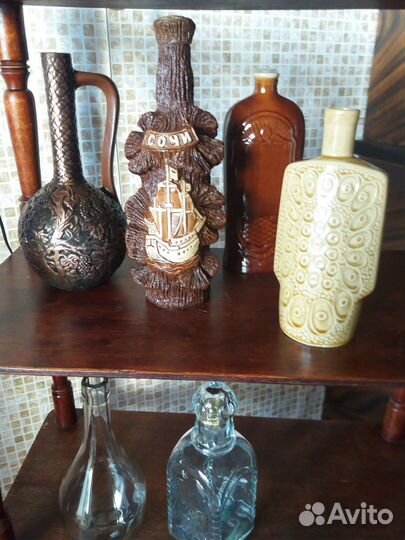 Декоративные бутылки и кувшин
