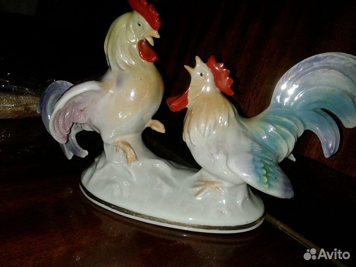 Фарфоровая статуэтка 