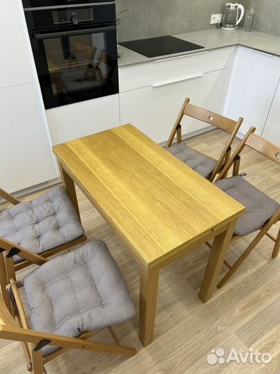 Стол раздвижной и складные стулья IKEA
