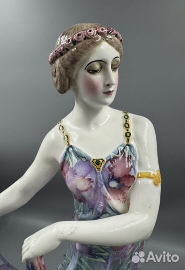 Скульптура Goldscheider Девушка в платье 50,5 см