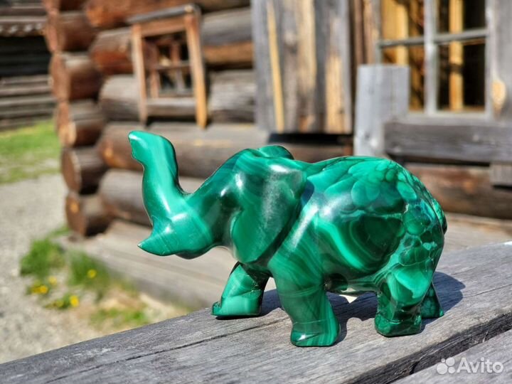Малахитовая фигурка
