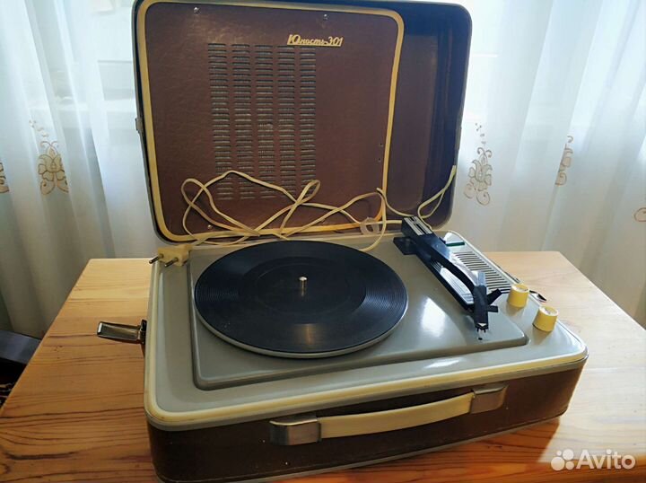 Проигрыватель грампластинок 