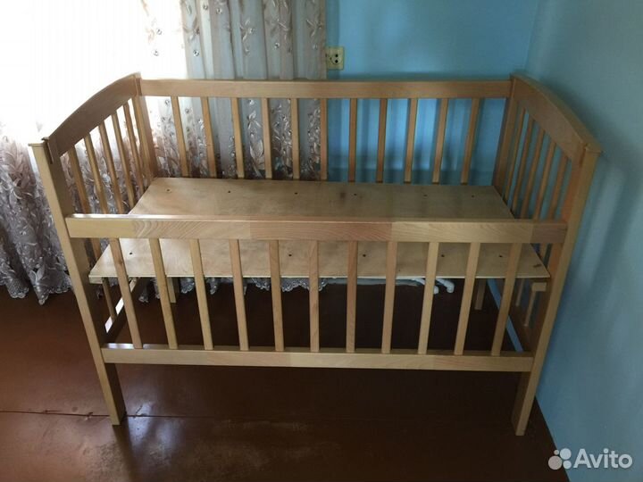 Детская кроватка