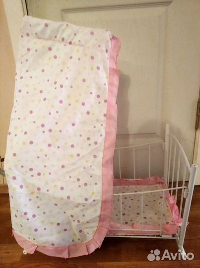 Кроватка для кукол с балдахином