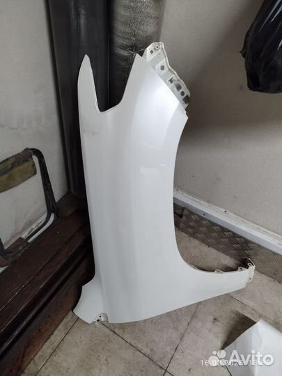 Крыло переднее правое toyota land cruiser 200