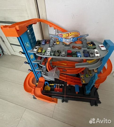 Невообразимый гараж hot wheels