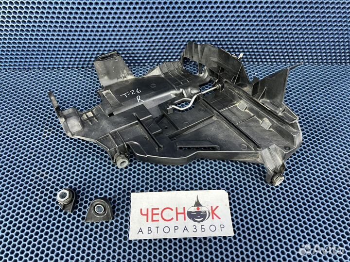 Кронштейн крепления правой фары VW Touareg до 2007