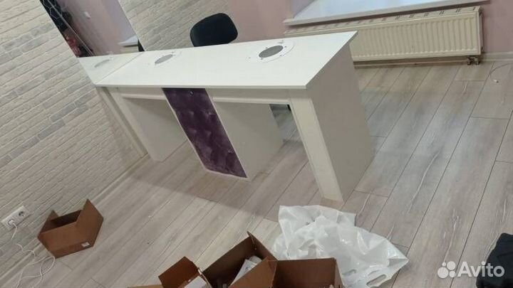 Маникюрный стол