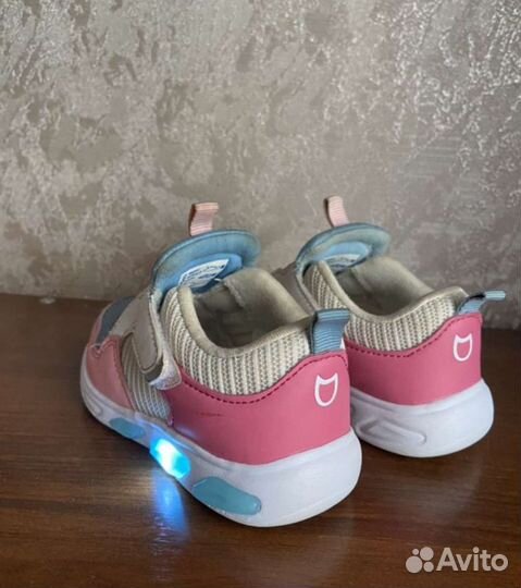 Кроссовки детские