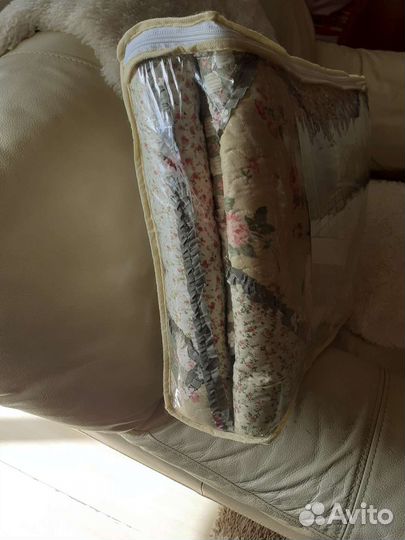 Пледы и покрывало