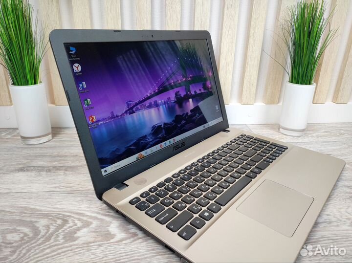 Отличный ноутбук asus N3060/4Gb/500Gb HDD