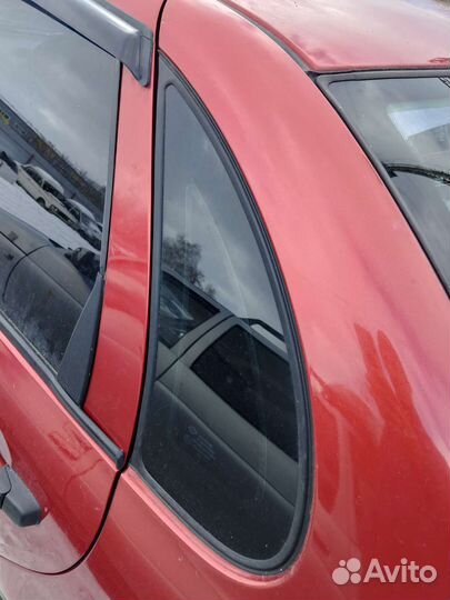 Глухая форточка Лада Калина левая