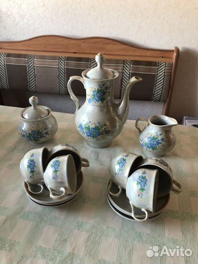 Чайные сервизы, горшочки, супница и сливочник