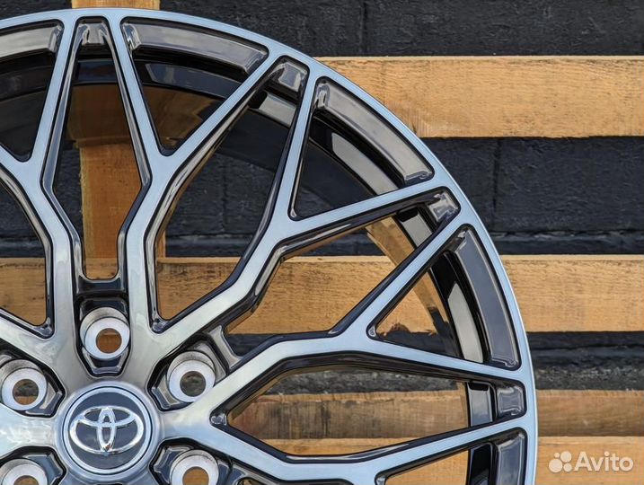 Кованые диски GT Forged на Lexus LX 600