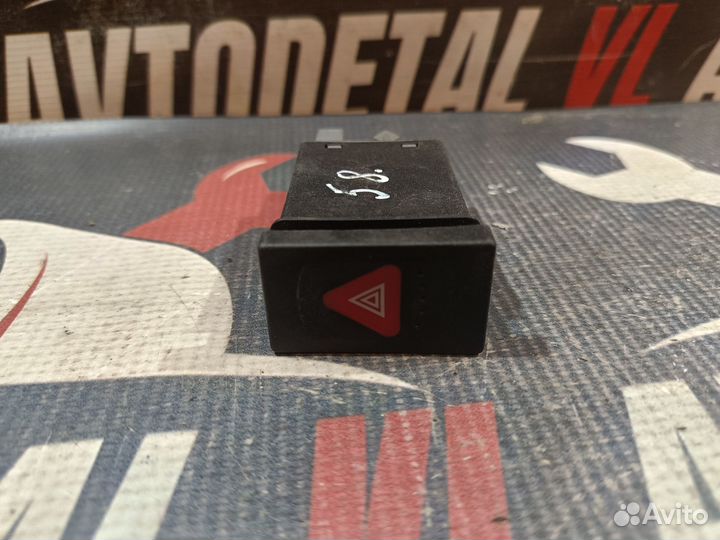 Кнопка аварийки Volkswagen Passat B5