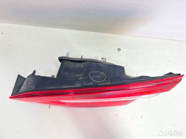 Фонарь внутренний задний правый Toyota Camry