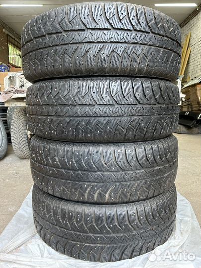 Bridgestone Ice Cruiser 7000 245/65 R17