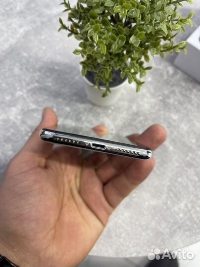 iPhone X, 64 ГБ