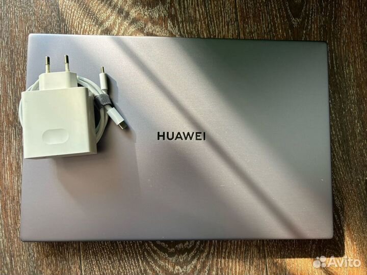 Huawei MateBook D 14 AMD Ryzen 7 3700U (4x4 ггц)