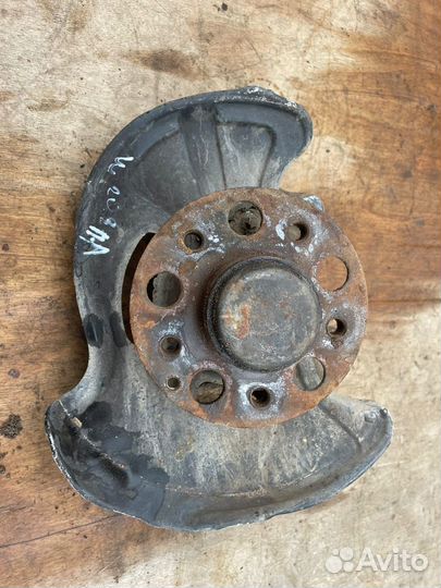 Мерседес w203 передний левый поворотный кулак