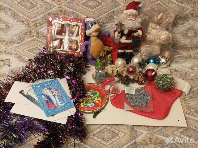 Ёлочные игрушки и новогодние сувениры и аксессуары