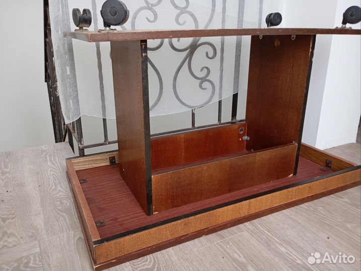 Журнальный столик на колесах бу